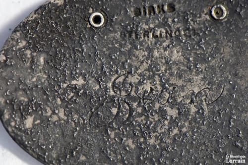 * La stèle en mémoire des aviateurs anglais près de la maison forestière du Willerhof - Ottrott (Bas-Rhin)