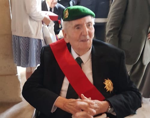 * Hubert Germain Grand Croix de la Légion d'Honneur. Cérémonie dans la cour des Invalides