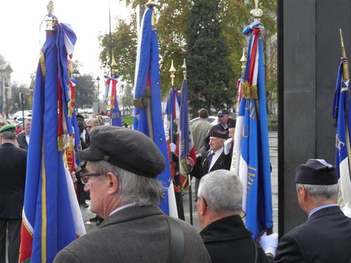 * cérémonies de ce jour au pont Bir Hackeim et la statut du Général au bas des Champs Elysées.