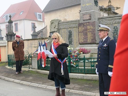 * 75 ème anniversaire de la libération de Plancher-Bas. Cérémonie au Monument aux Morts avec remise de médaille de 30 ans de porte-drapeau à Jean Lombard                                       