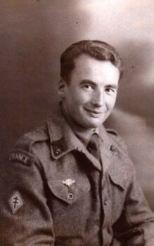 *  Bon anniversaire à Robert LEYNAUD, ancien du 1er Régiment d’Artillerie de la 1ere DFL !