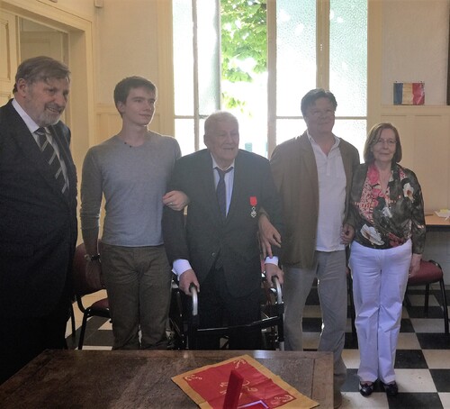 * Mr Wladislas PICUIRA promu au grade de Chevalier de la Légion d'Honneur