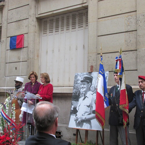 * Une plaque  apposéele 6 novembre sur la maison familiale de Gabriel de SAIRIGNE (Paris 7e)