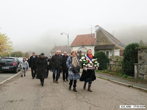 * 75 ème anniversaire de la libération de Plancher-Bas. Cérémonie au Monument aux Morts avec remise de médaille de 30 ans de porte-drapeau à Jean Lombard                                       