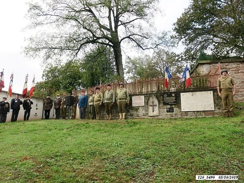 * Colline de Bourlémont  ( la Chapelle N-D du Haut ) - En hommage aux parachutistes du Bataillon de Choc qui l'ont libérée 