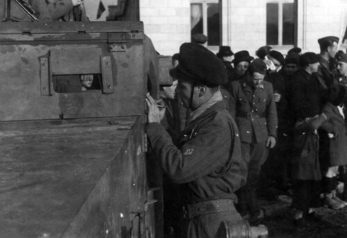 * TRESORS D'ARCHIVES : photographies de la 1ère DFL à Guéret (décembre 1944)