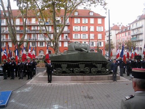 * Commémoration à Strasbourg avec dépôt de gerbes devant le char Zimmer et la plaque du Père Houchet