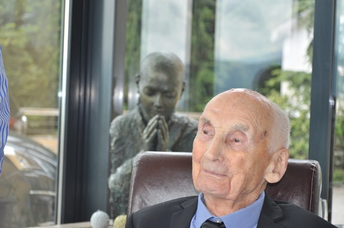 *  Robert LEYNAUD a 100 ans, un centenaire en excellente forme !