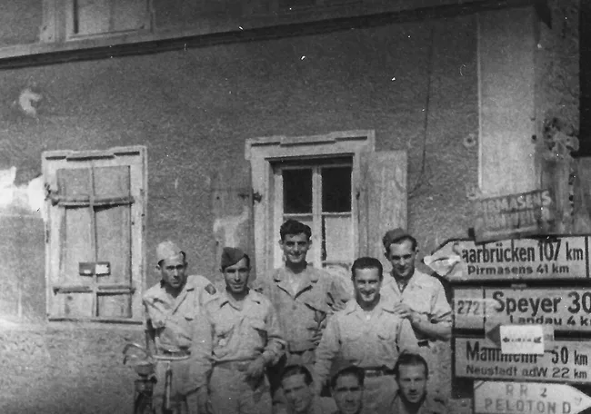 * Recherche d'identifications uniforme et insigne