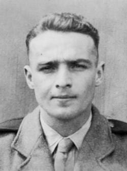 * Mardi 28 janvier 2020 Edgard Tüpet-Thomé, Compagnon de la Libération, a été élevé à la dignité de Grand’Croix de la Légion d’Honneur