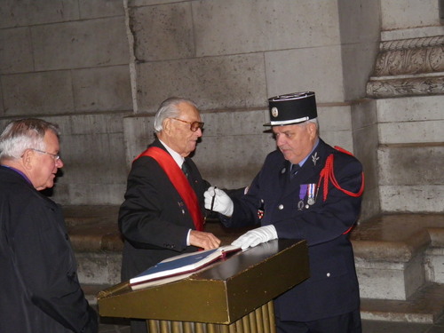 * Cérémonie à l'Arc de Triomphe pour la célébration de la création de l'Ordre de la Liberation.