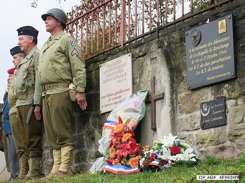 * Colline de Bourlémont  ( la Chapelle N-D du Haut ) - En hommage aux parachutistes du Bataillon de Choc qui l'ont libérée 