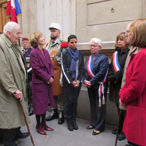 * Une plaque  apposéele 6 novembre sur la maison familiale de Gabriel de SAIRIGNE (Paris 7e)