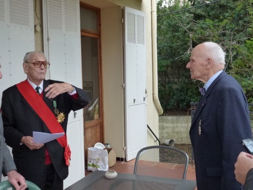 * Toutes nos félicitations au Compagnon Pierre SIMONET, Grand Officier de la Légion d'Honneur