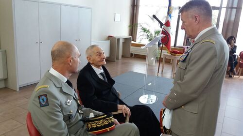 * Forces françaises libres. L'insigne de commandeur de la légion d'honneur pour Constant Engels