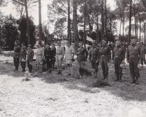 * Trésor d'archives : remise de décorations à Rome, le 18 Juin 1944